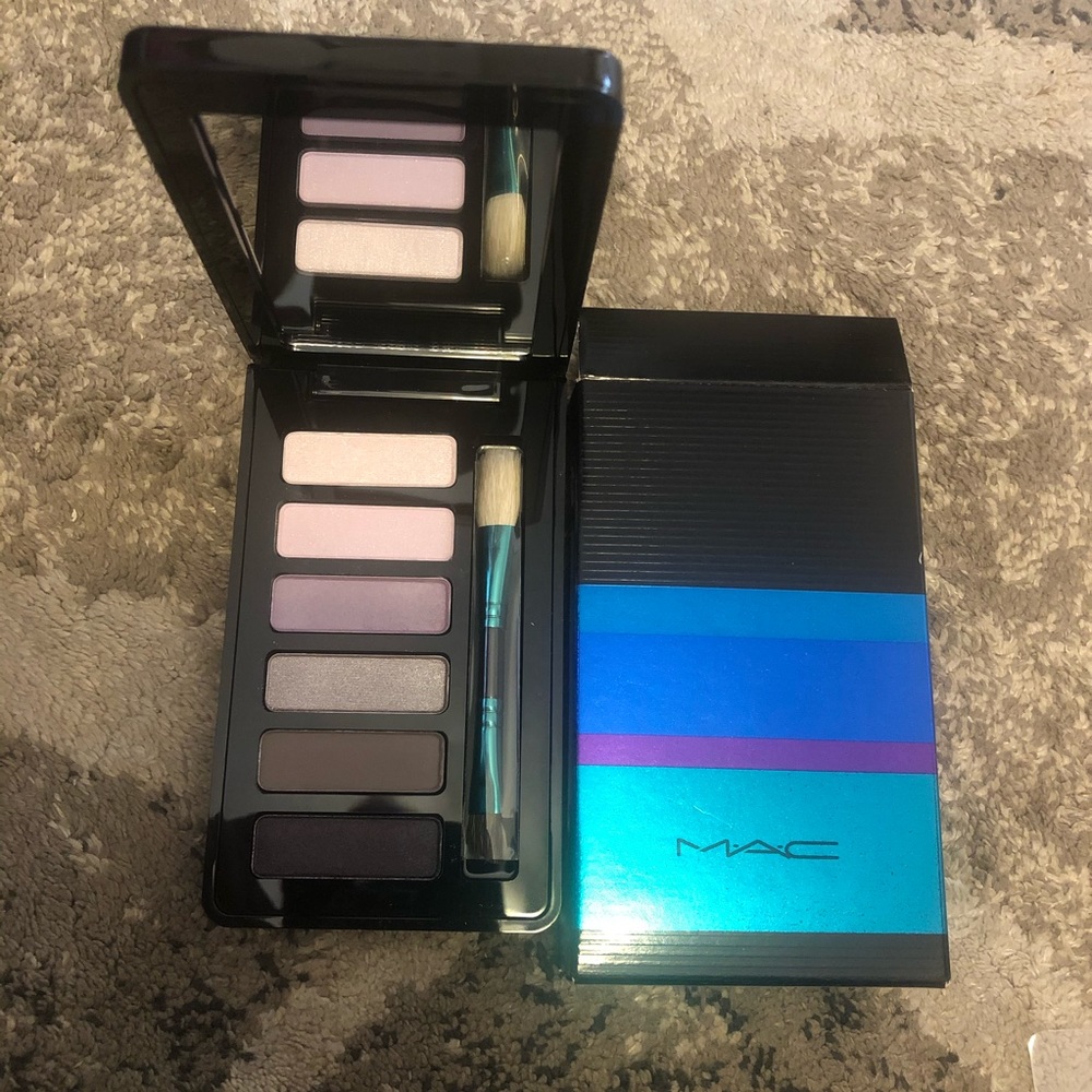 MAC pink/mauve eyeshadow palette